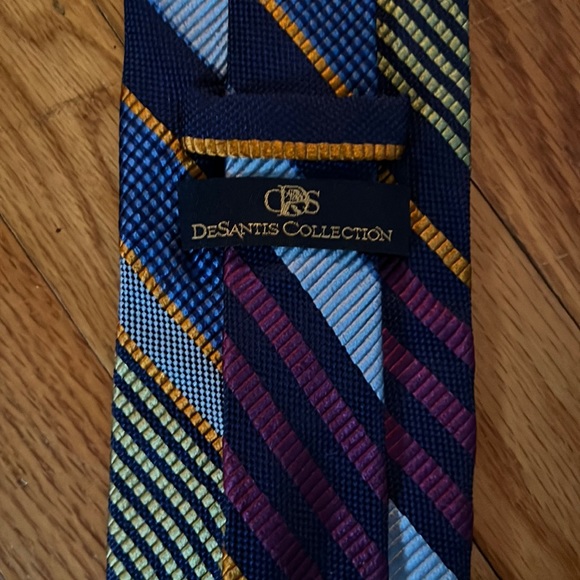 DeSantis Collection Silk Tie with Exotic Color Pattern - Picture 1 of 2
